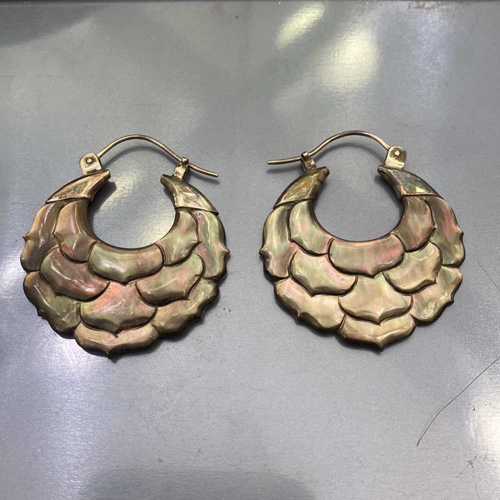 Oyster Earrings with pure silver hooks